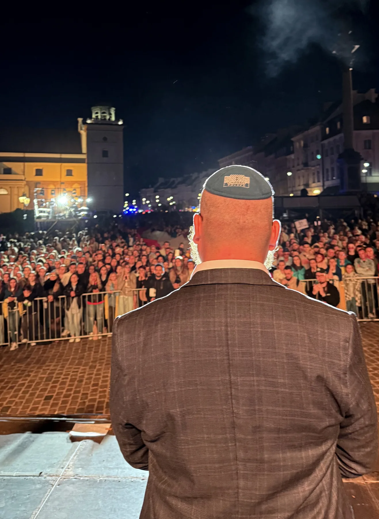 Przemówienie do tłumu na Rynku Nowego Miasta w Warszawie