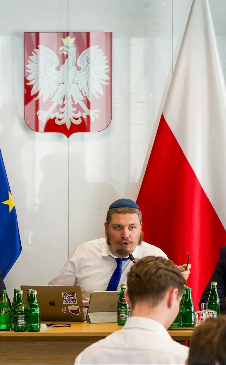 Wystąpienie przy stole w Sejmie RP